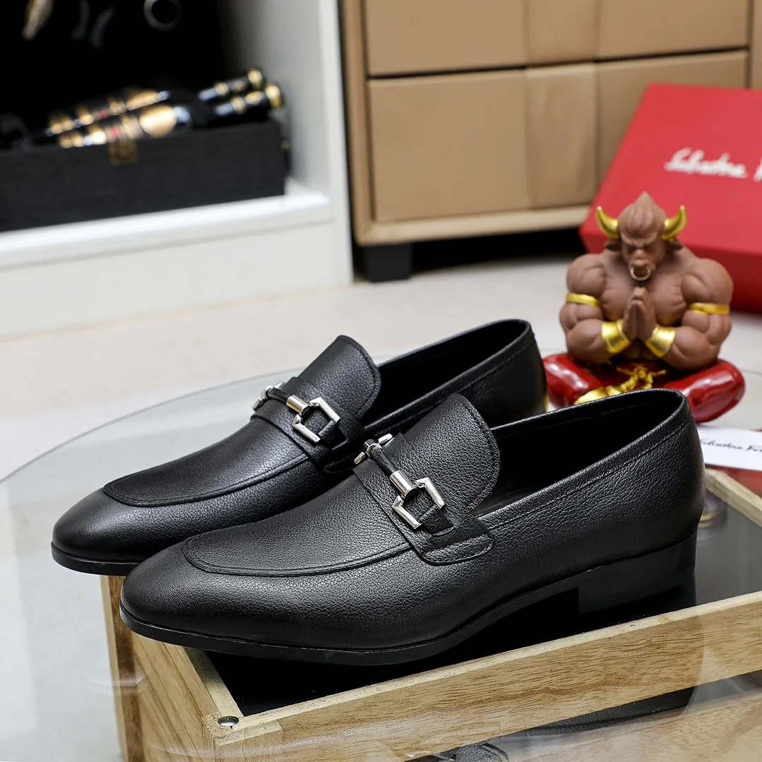 Men's shoes 💰460 🔥Ferragamo's new men's casual slip-on shoes🇨🇳Official website original 1:1 mold, original quality💯Fine workmanship, high-end luxury☘The upper is made of imported Italian first-layer cowhide🌴Luxurious water dyeing🐂Leather lining🍓Rubber wear-resistant and non-slip outsole, breathable and comfortable to wear🍍The first choice for high-grade men, 5 colors available! Code number 38-44 (45.46. Customized)